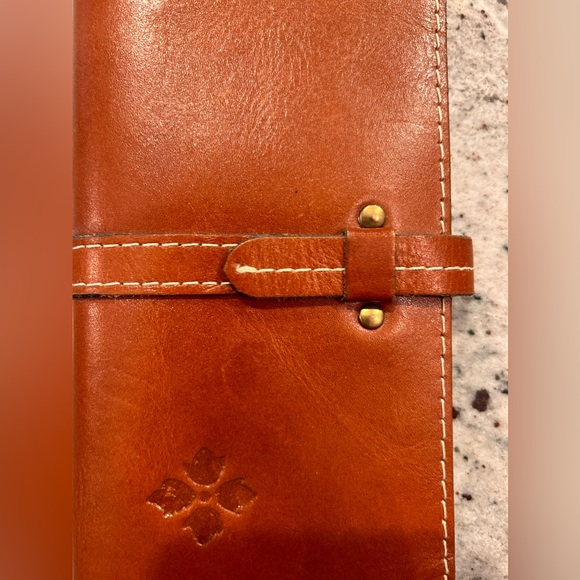 Patricia Nash Heritage bifold tab style wallet - Picture 5 of 9